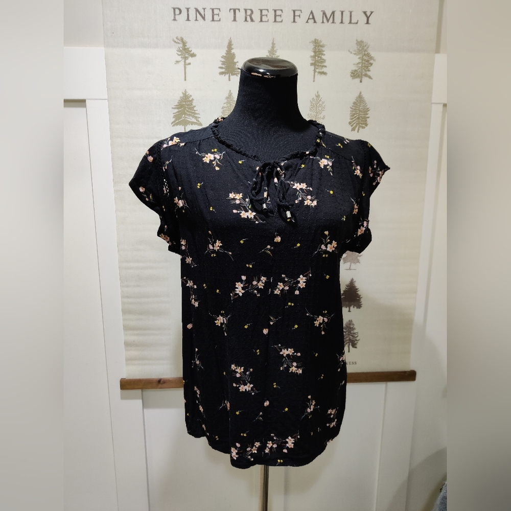 Buffalo Black Floral Lightweight Blouse Size L | Short Sleeve Tie Neck Top |